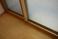 大きな掃き出し窓にもインプラスを取付ました。