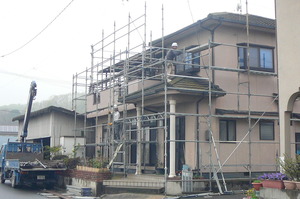 神辺町で足場工事。