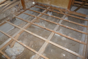 リフォーム工事内部解体進行中