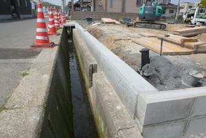 型枠を外しコンクリートお披露目