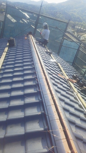 東広島市八本松町にて屋根瓦葺替中