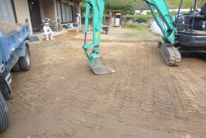 尾道市向島町で外構工事。広い駐車場はコンクリート仕上げ。