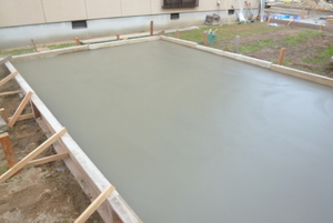 物置設置前の土台作り・カーポート骨組も完成、尾道市向島町外構工事