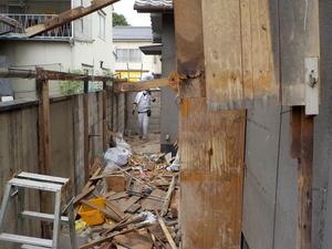 シロアリ被害を受けた外部物置を解体・尾道市向島町