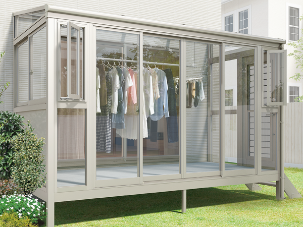 梅雨でも安心して洗濯物を干せるサンルーム「サニージュ」