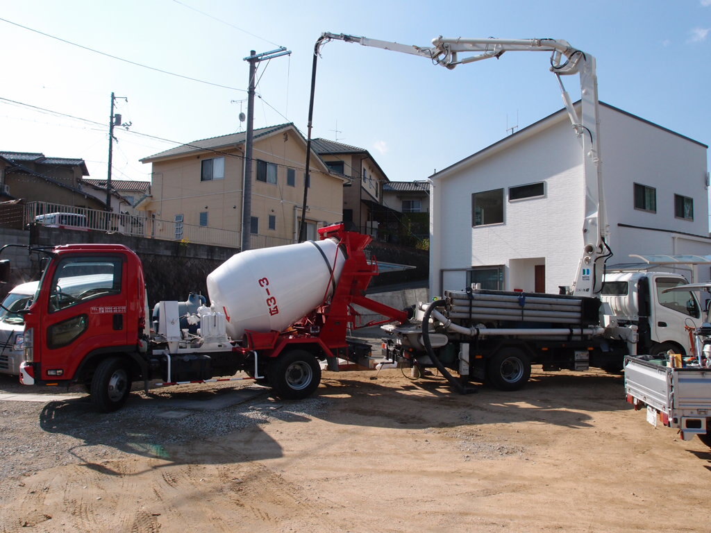 尾道市：雨や紫外線の心配を軽減　カーポートとテラスを設置　外構工事