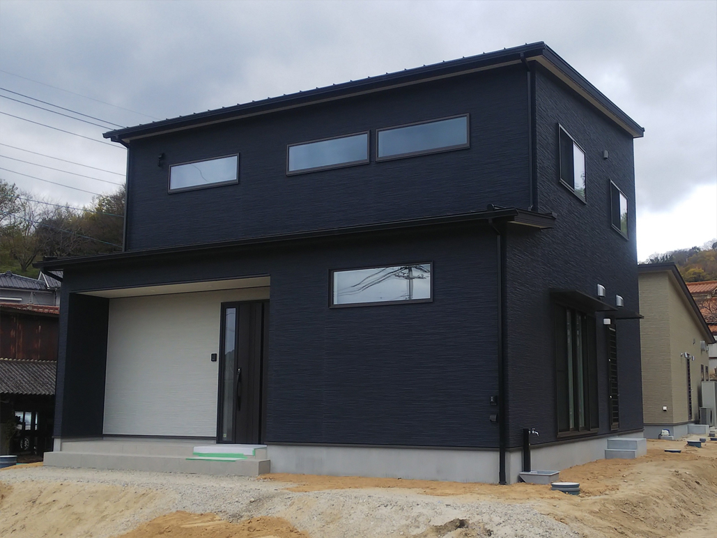 尾道市：同じ敷地内に2棟施工　延床面積38坪4LDK二階建てが完成